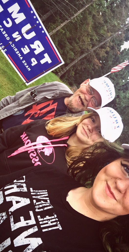 HannahlujahM's tweet photo. Put up at 8' @realDonaldTrump sign in front of my brothers house in Grand Rapids, MN, right across from Walmart #LawEnforcementForTrump 👍🏼🇺🇸 https://t.co/kG6WRpDyGn