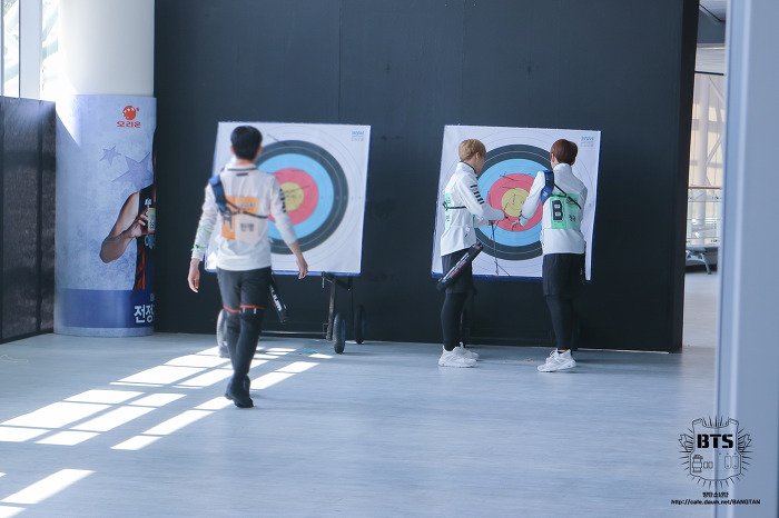 BangtanBot's tweet photo. 160925 BTS EPISODE https://t.co/yVCN4mg4rV