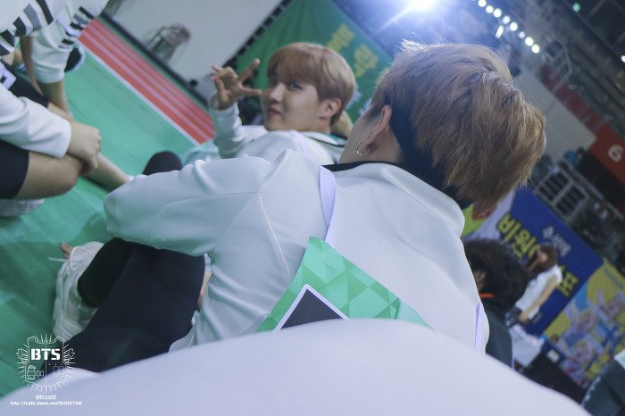 BangtanBot's tweet photo. 160925 BTS EPISODE https://t.co/iopqaZOWiO