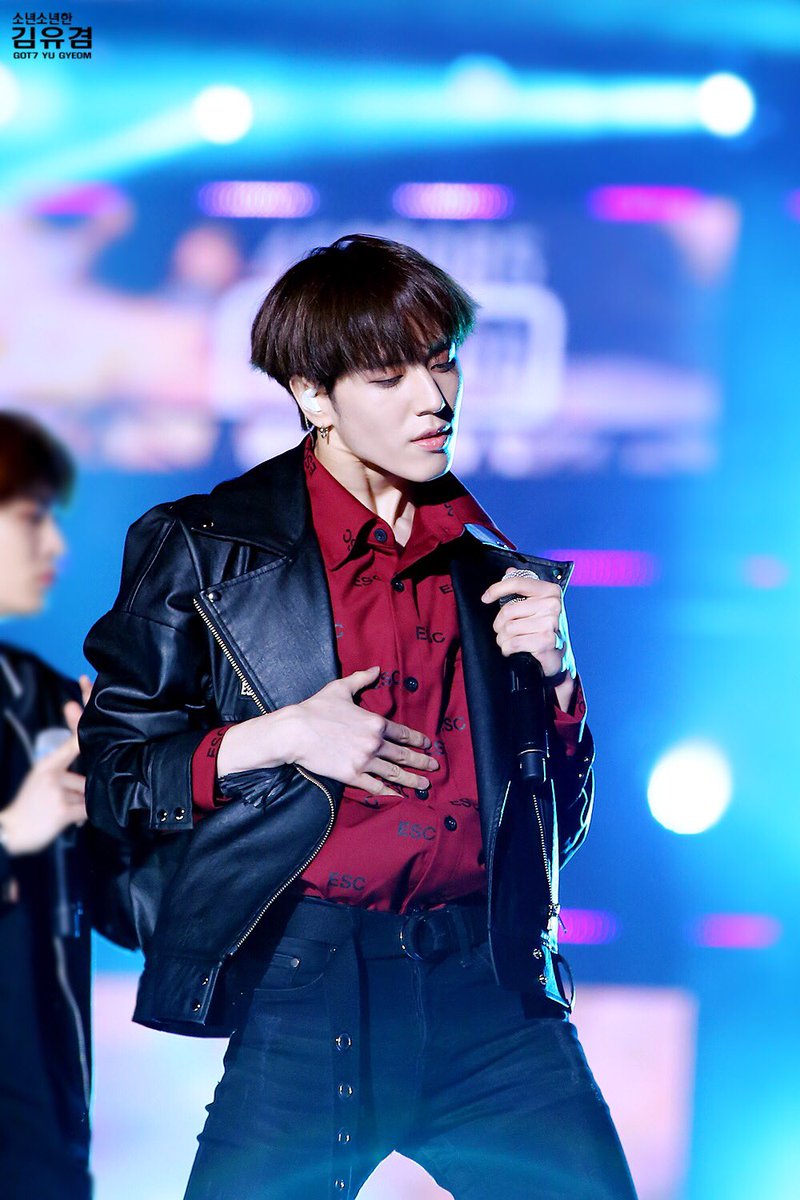 sosoyugyeom's tweet image. 160924 인천 한류 관광 콘서트 #yugyeom #GOT7
가을 김유겸이 오고 있다..섹시와 함께..
ㅇ-&amp;lt;-&amp;lt;