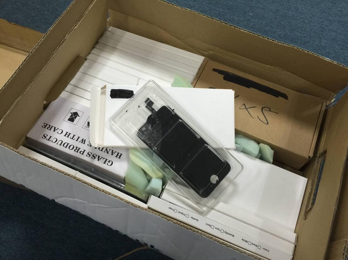 AmyFuting's tweet image. This is last box from UK  local cell phone repair shop. We have receivd 350 pcs screens now. Our services helps you maximize the profits.