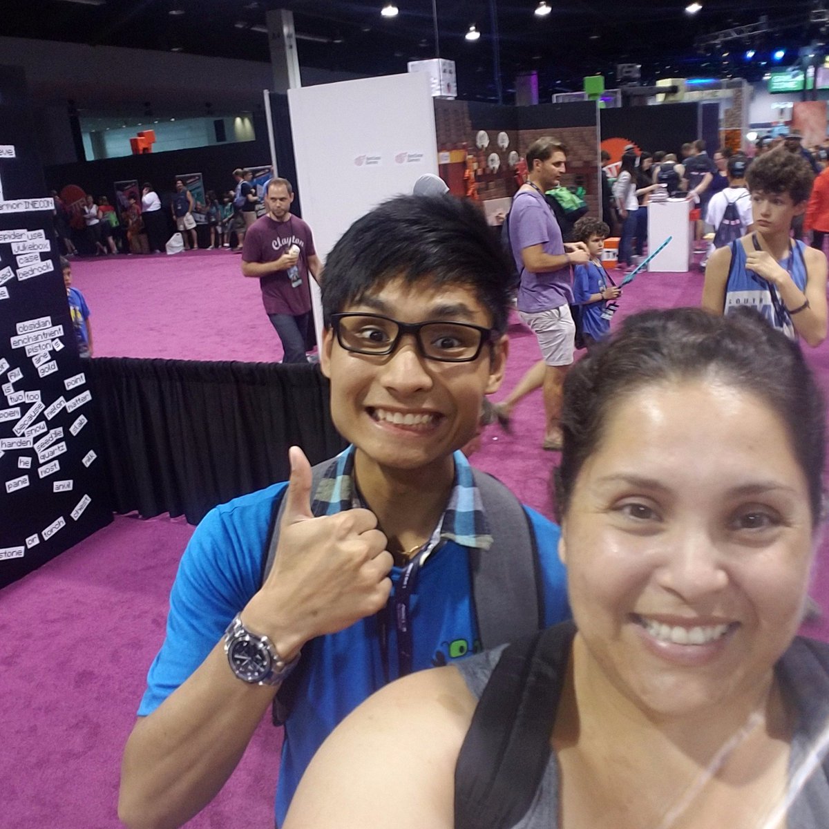 Kingstah1904's tweet photo. #yeticraft
#minecon2016 https://t.co/ov19kDnYsv