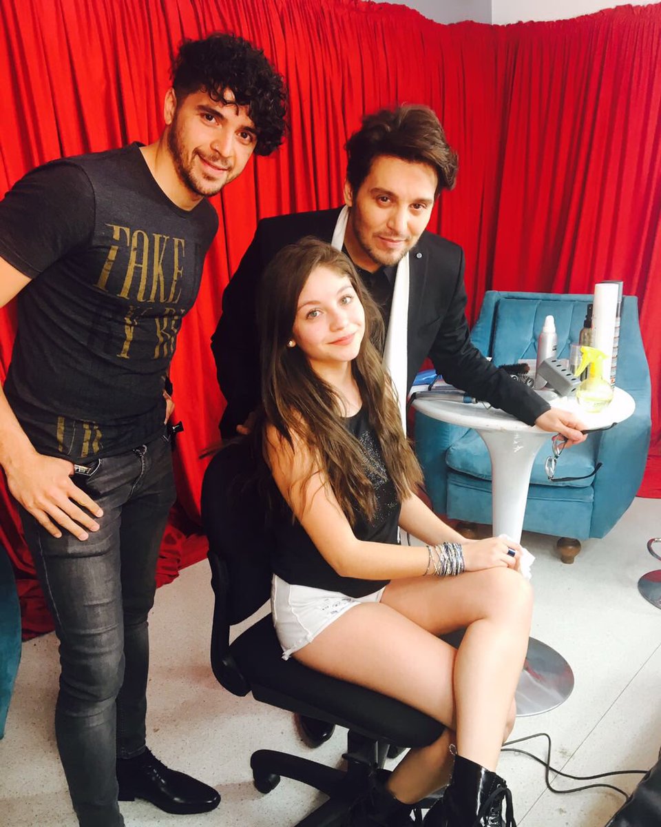 karolsevilla's tweet photo. Ya preparándome para conocer a #SusanaGimenez #soylunaconsg 👗👗@ComoQuieresAr  💄💋 @alevieytes 💇🏼💅🏻 @nahuelalandc https://t.co/GV4Ap6mAE4