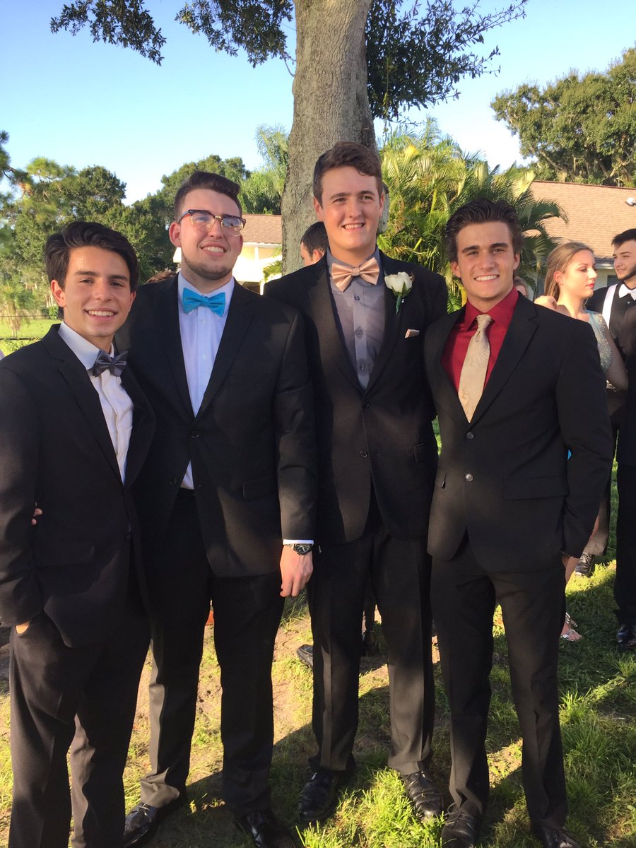 young_gib's tweet photo. hoco 2K16🤘🏼 https://t.co/b86cOm9grt