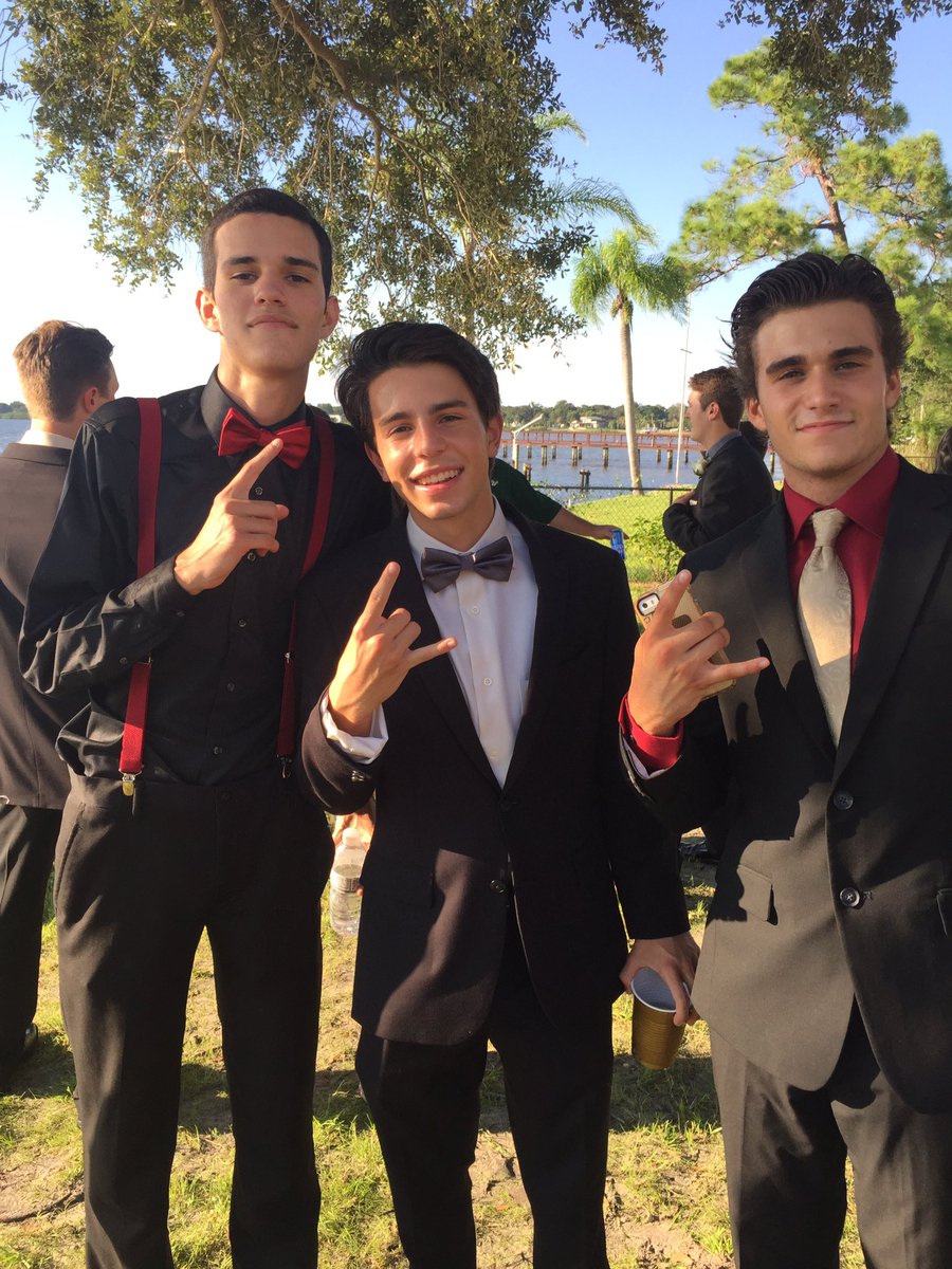 young_gib's tweet photo. hoco 2K16🤘🏼 https://t.co/b86cOm9grt