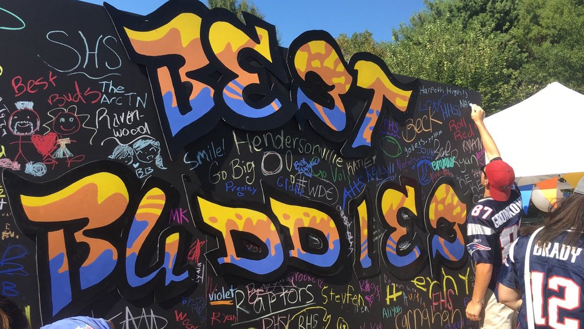 fhsbestbudz's tweet photo. We had so much fun at the Best Buddies friendship walk today! Thanks to @FGC20162017 for supporting us❤️❤️ https://t.co/M5QZeI3hIG