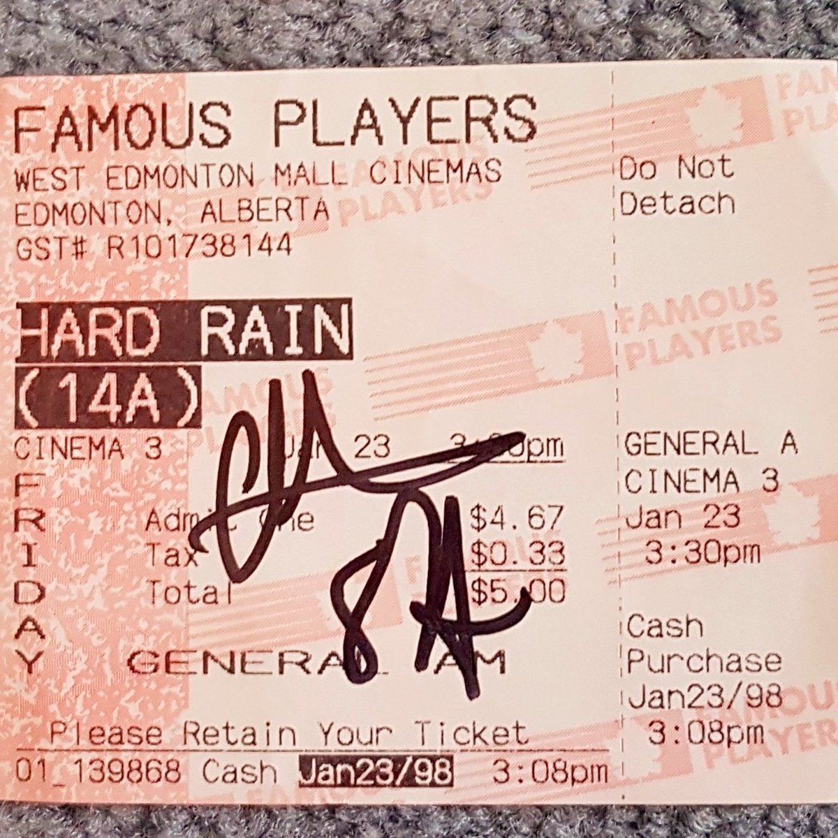 15km's tweet photo. Meeting and getting my movie ticket signed by an awesome @ChristianSlater at @EdmontonExpo so many memories brought back seeing the movie 😊 https://t.co/16CJ2zy5GJ