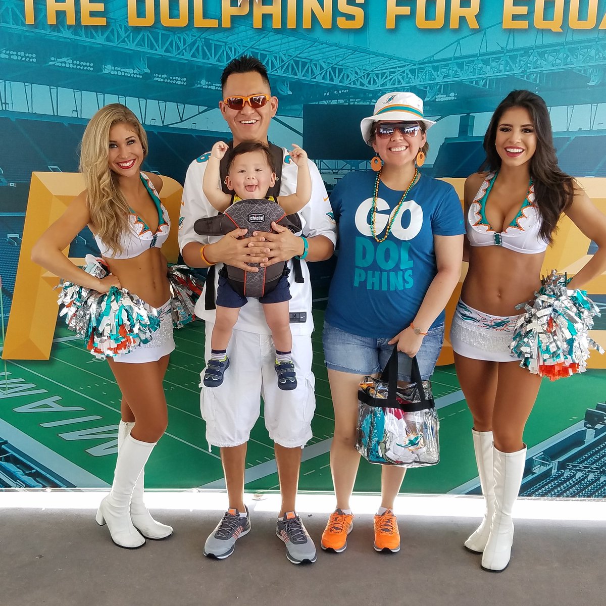 Thank you @MDCheer @MDC_JessicaC  Morgan  ... my Son was very happy to  meet you  👶😅😂