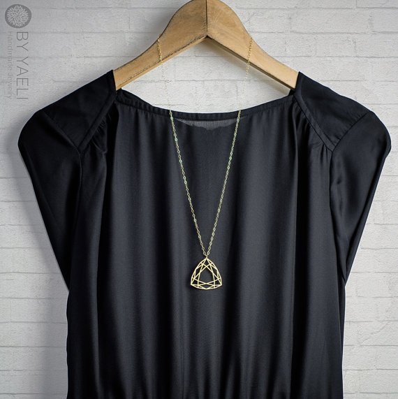 spree.to/azpm - For #sale! Diamond shaped necklace, gold diamond, long nec (...) | via <a href="/SpreesyCo/">Spreesy</a> - #deals