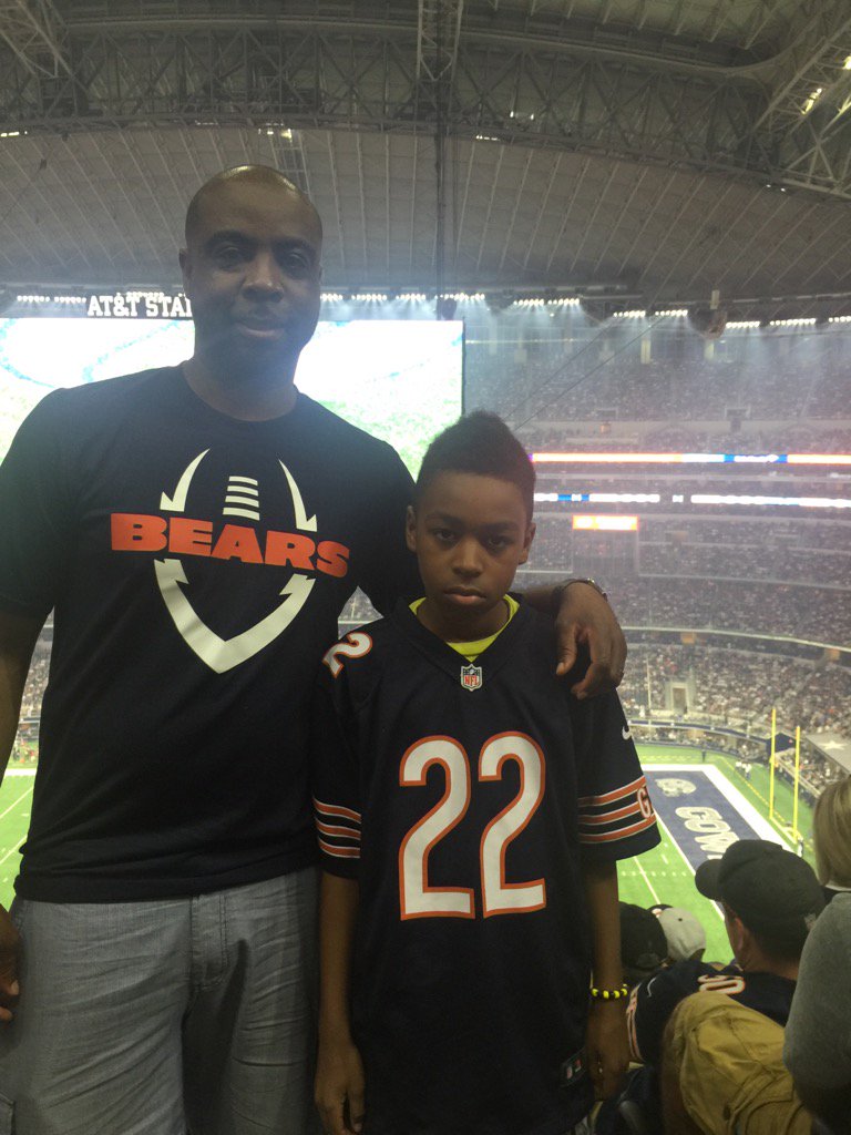 Philleefilms's tweet photo. Chillin in Dallas with Da Bears https://t.co/UlJdekPZTw