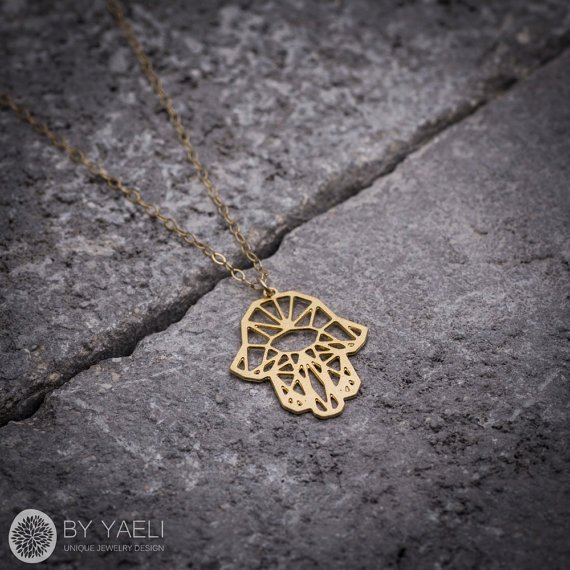 spree.to/azpe - For #sale! Hamsa necklace, geometric necklace, jewish neck (...) | via <a href="/SpreesyCo/">Spreesy</a> - #deals
