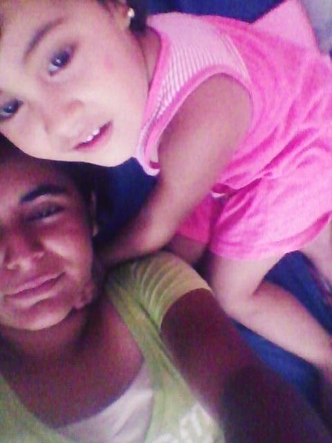 zynthia15's tweet photo. Como pasa él tiempo y pensar que hace tres años te carge por primera vez 😢😍😘😭🙈👭 https://t.co/ZxMcgGjuc5