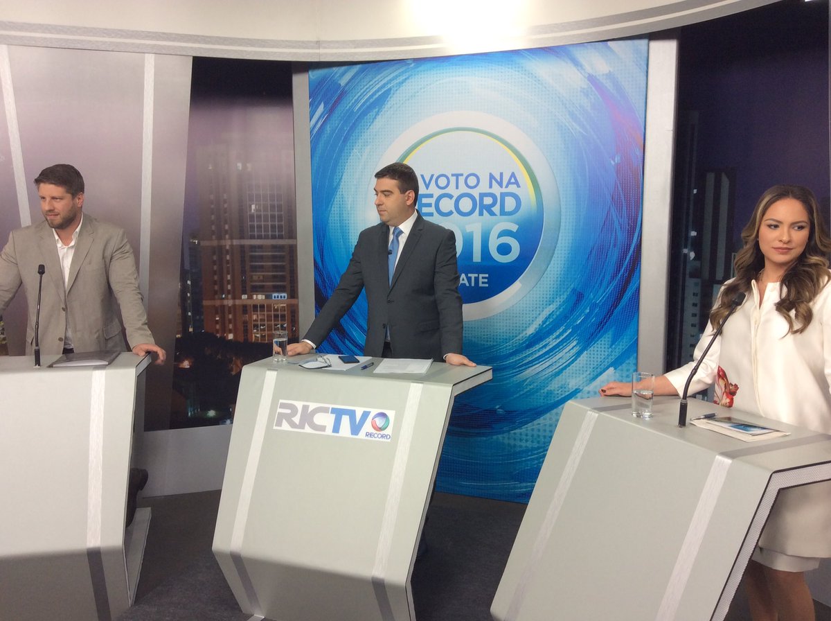 RequiaoFilho's tweet photo. Tudo pronto para mais um debate. Começa daqui a pouco, às 22h45, ao vivo na RIC TV -ricmais.com.br https://t.co/LRsmpgNPR6