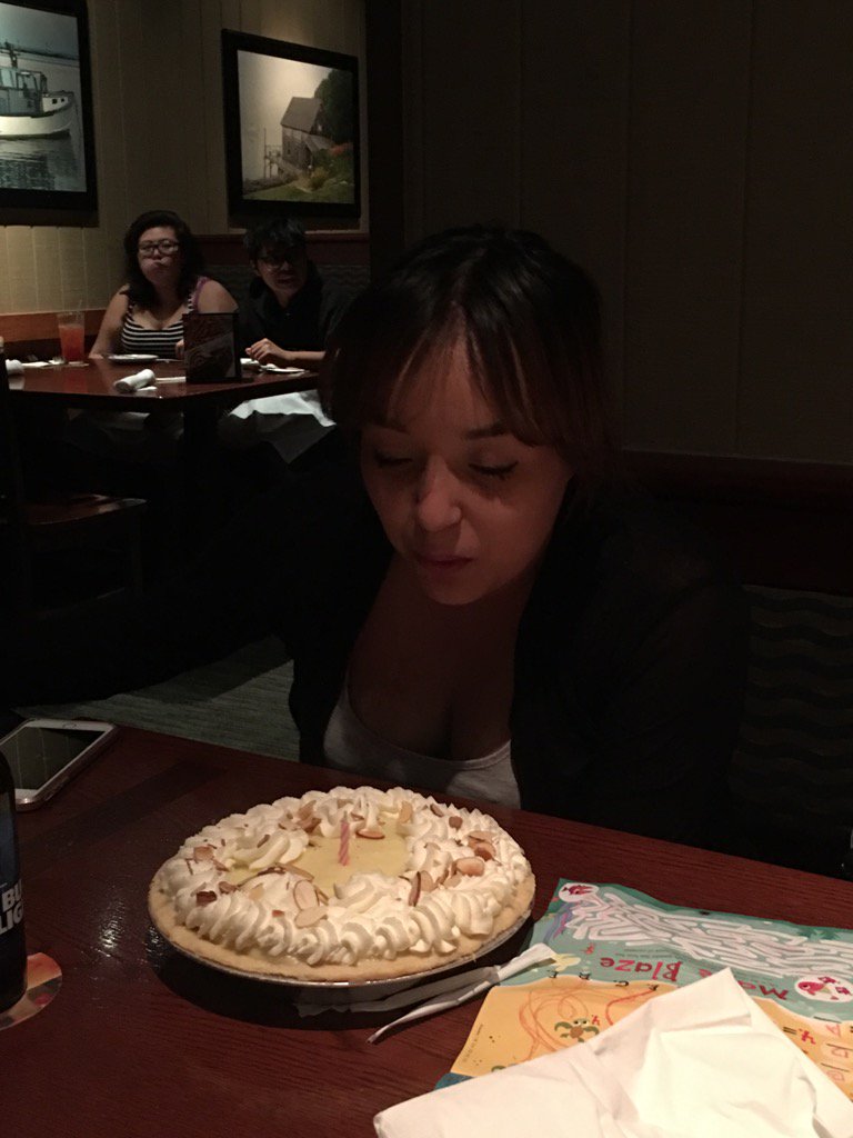 JesseGomez93's tweet photo. Bday girl😁 #sister #25thbday https://t.co/1MAxcmfzid