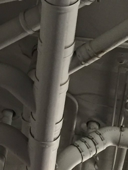 Leeking sewer pipe at gym so gross https://t.co/hY9GxZGzgS