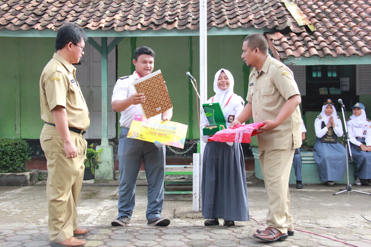 Vhs2bandung's tweet photo. Congratulation KIRR SMKN2BANDUNG Juara 1 Lomba FIKSI Tk. Nasional Bid. Inovasi ,, Good Job @Kemdikbud_RI @disdikJBR @disdik_bandung https://t.co/EmBVXvB9bd