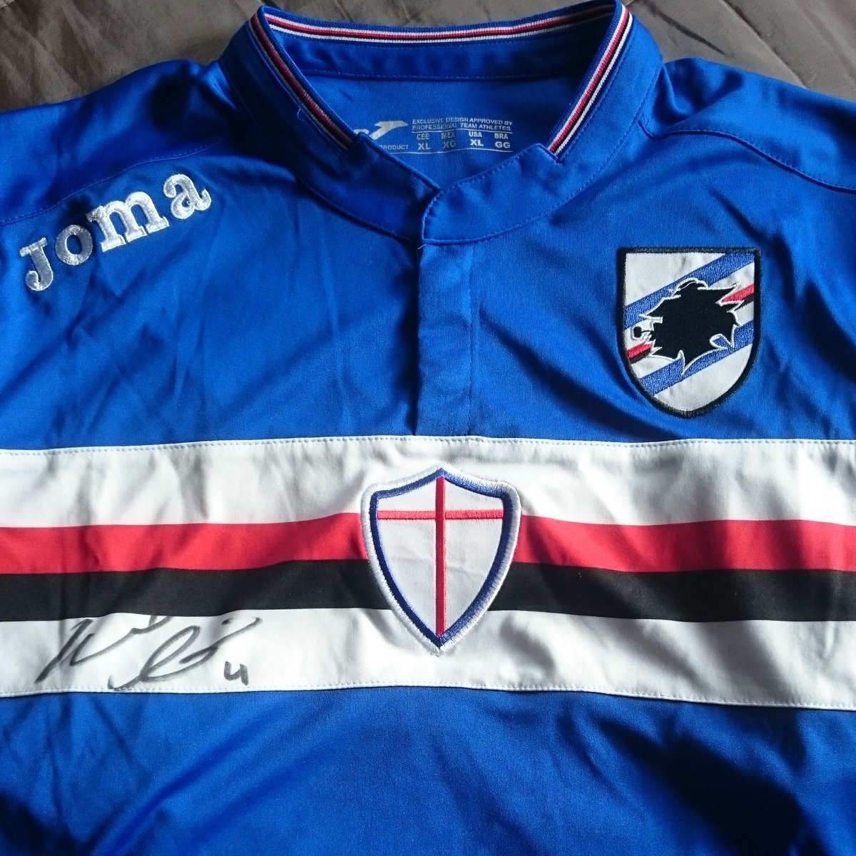 rizrem's tweet photo. New addition to my collections, thanks to my sister and her family in #pinzolo ⚽ #niklasmoisander #Sampdoria #huuhkajat https://t.co/AJzvwU8wJs