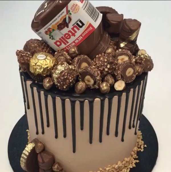 TakeTwoEvents's tweet image. Repost @Chocolate. We love all things sweet here at Take Two and this one just takes the cake. #sweetlikechocolate #cake #chocolate #love