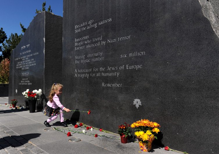 Jewish community remembers slaughter of Babi Yar at Denver memorial by @dpmcghee