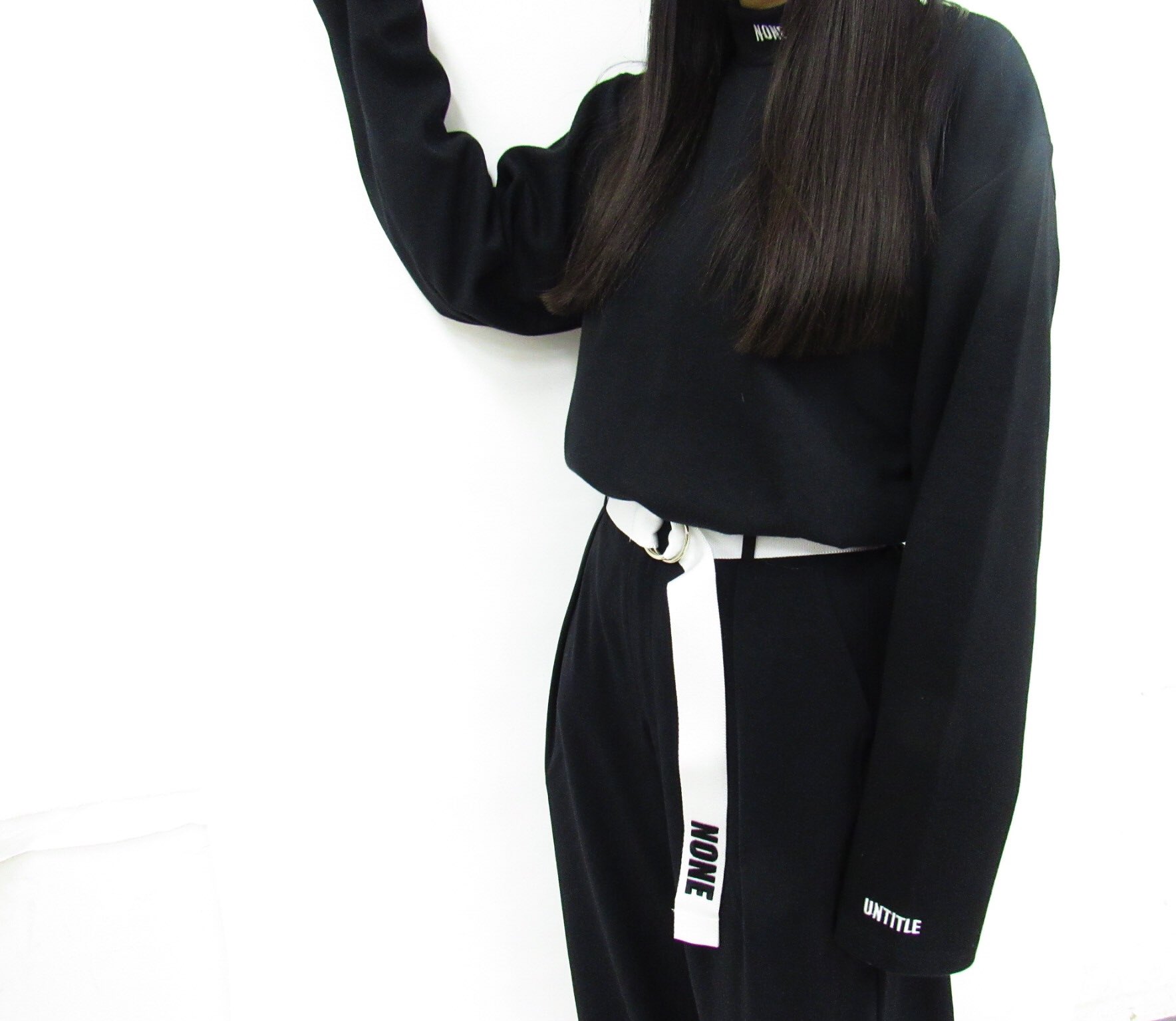 Sa I Basic Cotton トップス ボーダー 黒 白の3色展開 大きめなサイズ感で 首と袖に文字が入っているのがポイントになります ベルト 黒 白 赤の3色展開 今流行りのガチャベルト トップスの文字の色と合わせると統一感があり 可愛いです