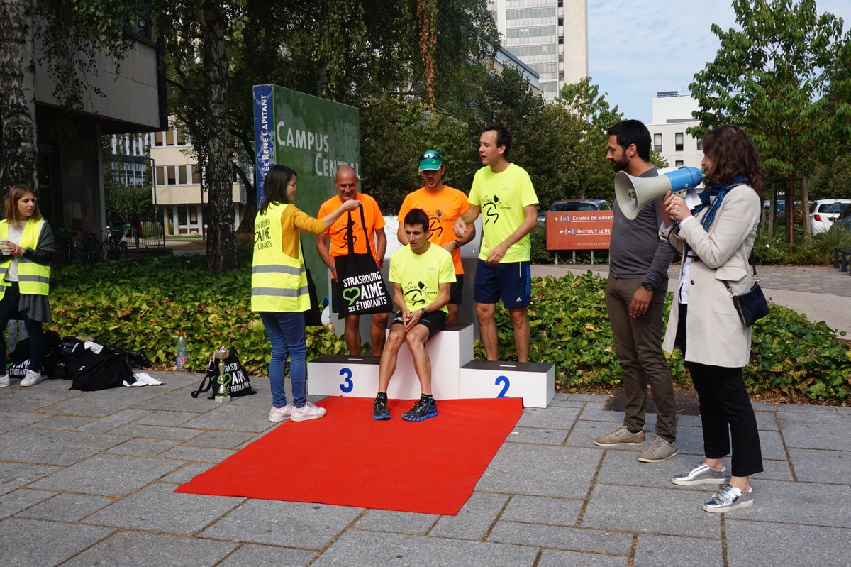 StrasEtudiants's tweet photo. #Runistra2016 : des podiums tout sourire ! Encore félicitations aux vainqueurs et à tous les participants. #Strasbourg #Unistra #SAE https://t.co/7NE6C6sUPA