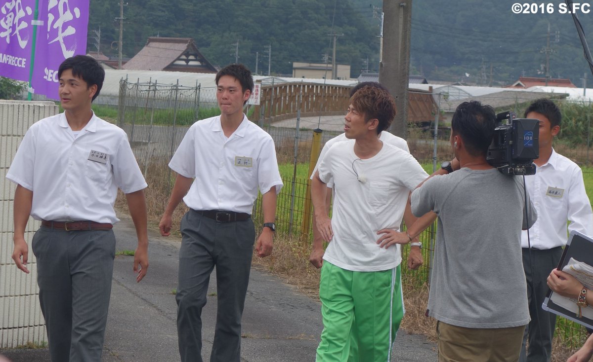 サンフレッチェ広島 公式 على تويتر １０月２日 日 １６ ５５ 広島テレビで放送される ぐるぐるスクール は 吉田高校の後編 ユースの選手たちも登場 トータルテンボスの２人が 三矢寮を訪れました ぜひ ご覧ください Sanfrecce