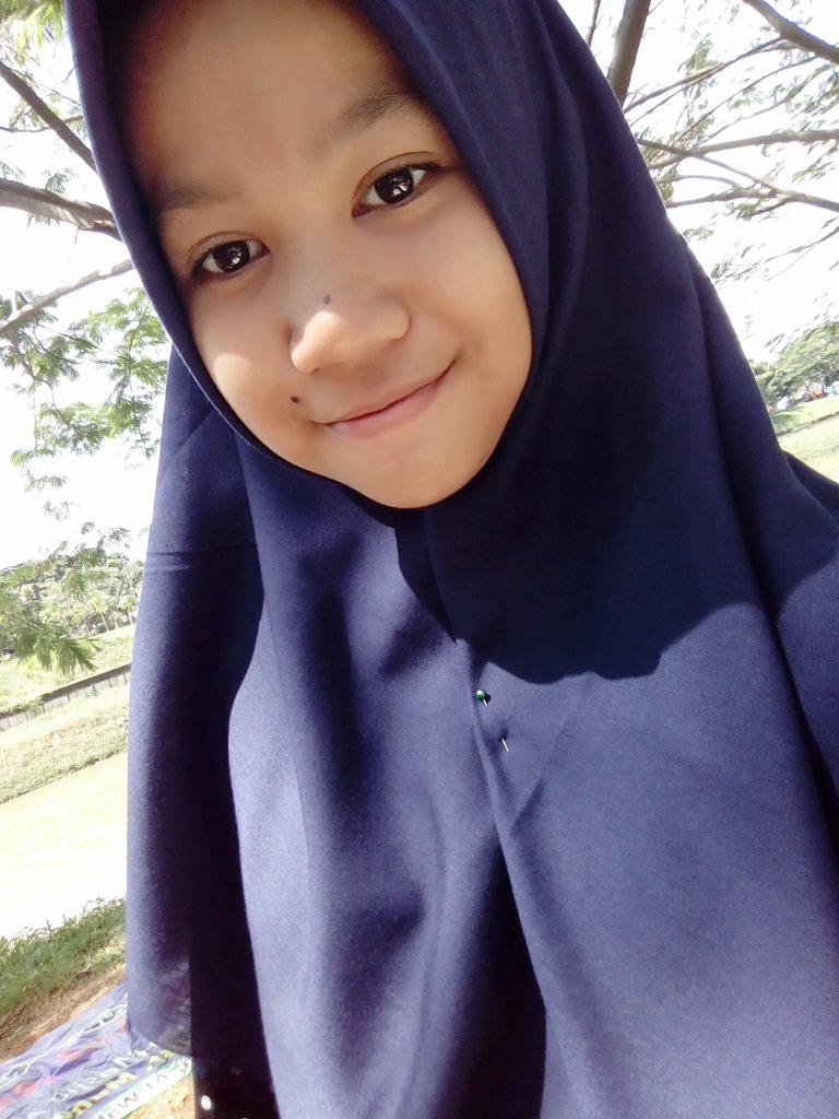 d9edc06bf02445e's tweet photo. Sianggg siapa yang lagi UTS?
#dahSyatJKT48LoveTrip https://t.co/Q7qLDV4kzf