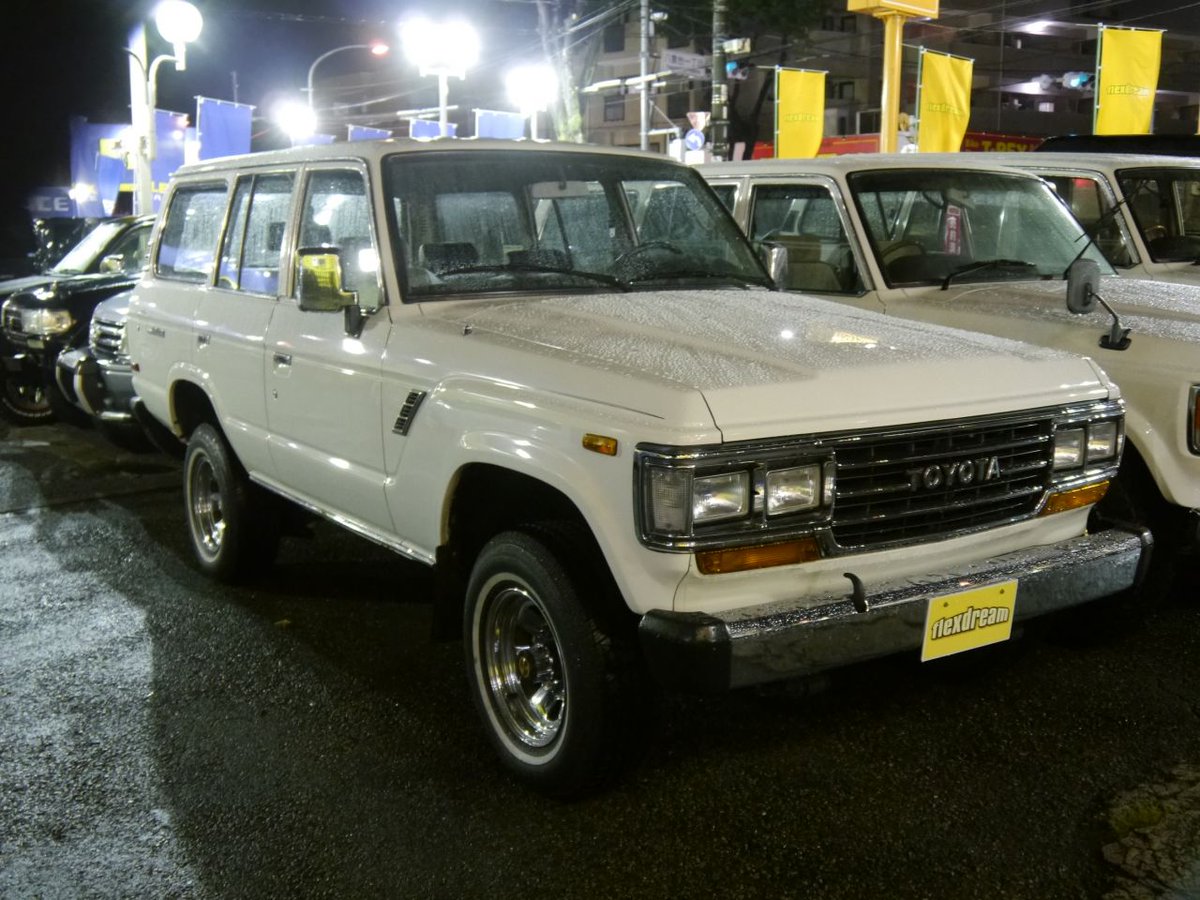 ランクル専門店 Flexdream調布店 V Twitter 本日は日本国内でも未だに根強い人気の ランクル６０ ですが 北米usトヨタ の 左ハンドルをご紹介です 内外装ともにとても綺麗なお車です 国産のランクル６０と違いusはフェンダーのダクト リアサイドマーカーなどが装備