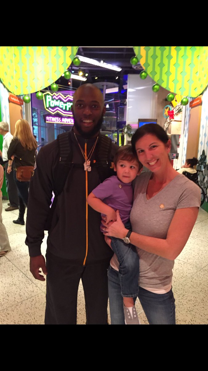 jenthillet's tweet photo. @_fournette Please make Fuller "Miles" Thillet proud!! He was named after coach ..got the pleasure to meet you all! Great group of guys https://t.co/9mMdaZFUtJ