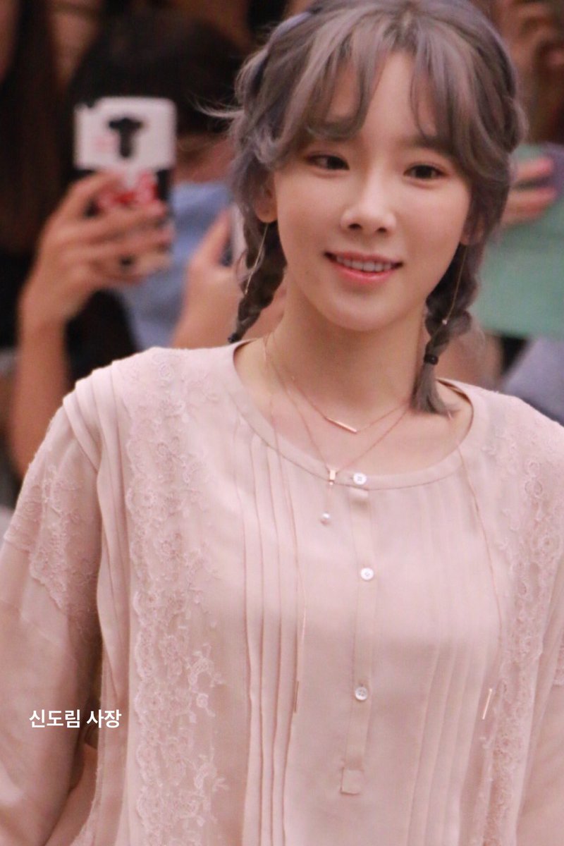 [PIC][23-09-2016]TaeYeon tham dự buổi Fansign cho thương hiệu nước uống "SAMDASOO" tại COEX Live Plaza vào tối nay - Page 9 CtQ_imFUIAA7cDH