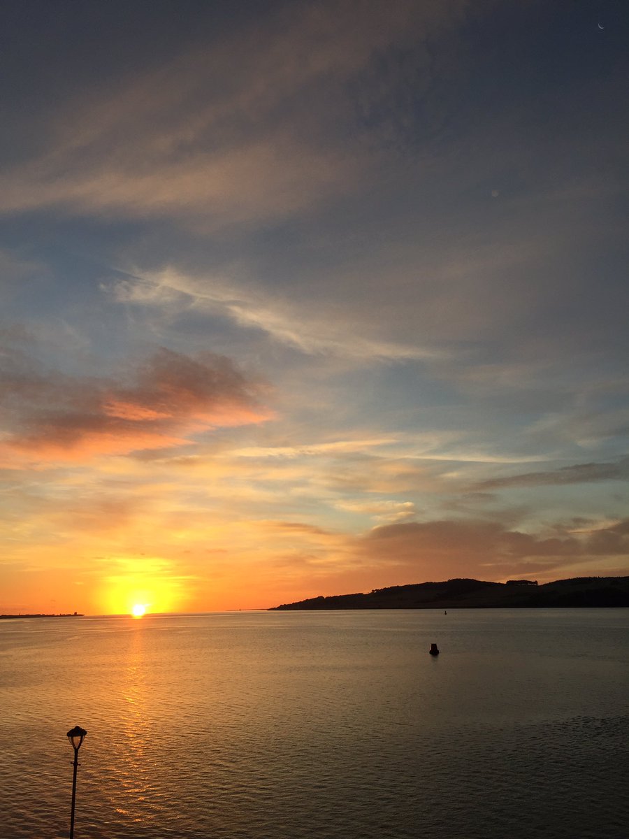 Amazing sunrise on River Tay this morning 🌅