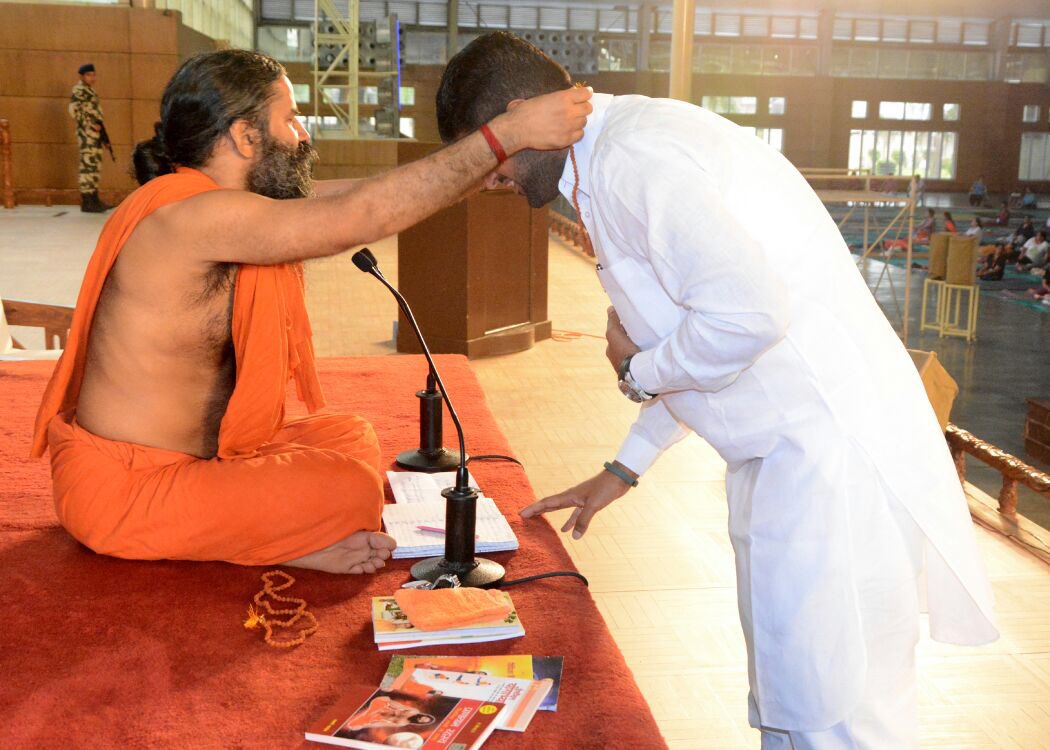 yogrishiramdev's tweet photo. Youngest parliamentarian @Dchautala participated in teachers' yoga camp &amp; took blessings from @yogrishiramdev https://t.co/riuASznC3R