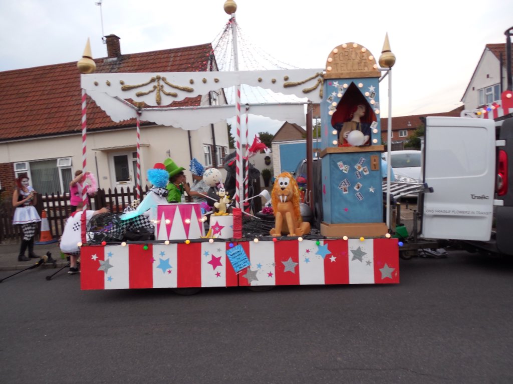 We had such a great night helping out with <a href="/BurnhamCarnival/">Burnham Carnival</a> on the <a href="/flowowers/">flowowers</a> circus float can't wait for next year