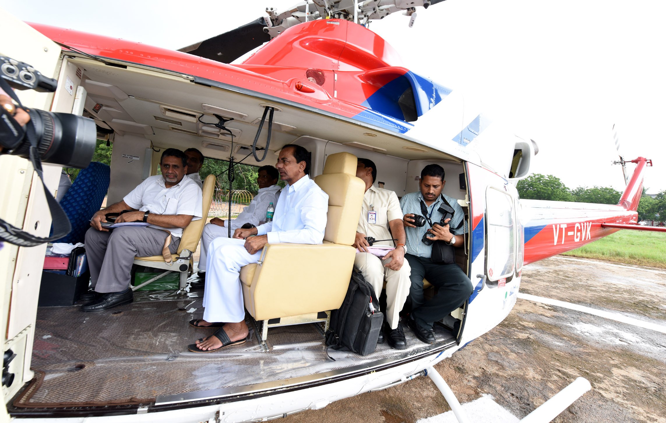 Telangana CMO on Twitter: "CM KCR undertook aerial survey in Karimanagar to  assess the impact of rains and floods. Sri @trsharish and Sri  @vinodboianpalli accompanied https://t.co/qWIvUj95B3" / Twitter