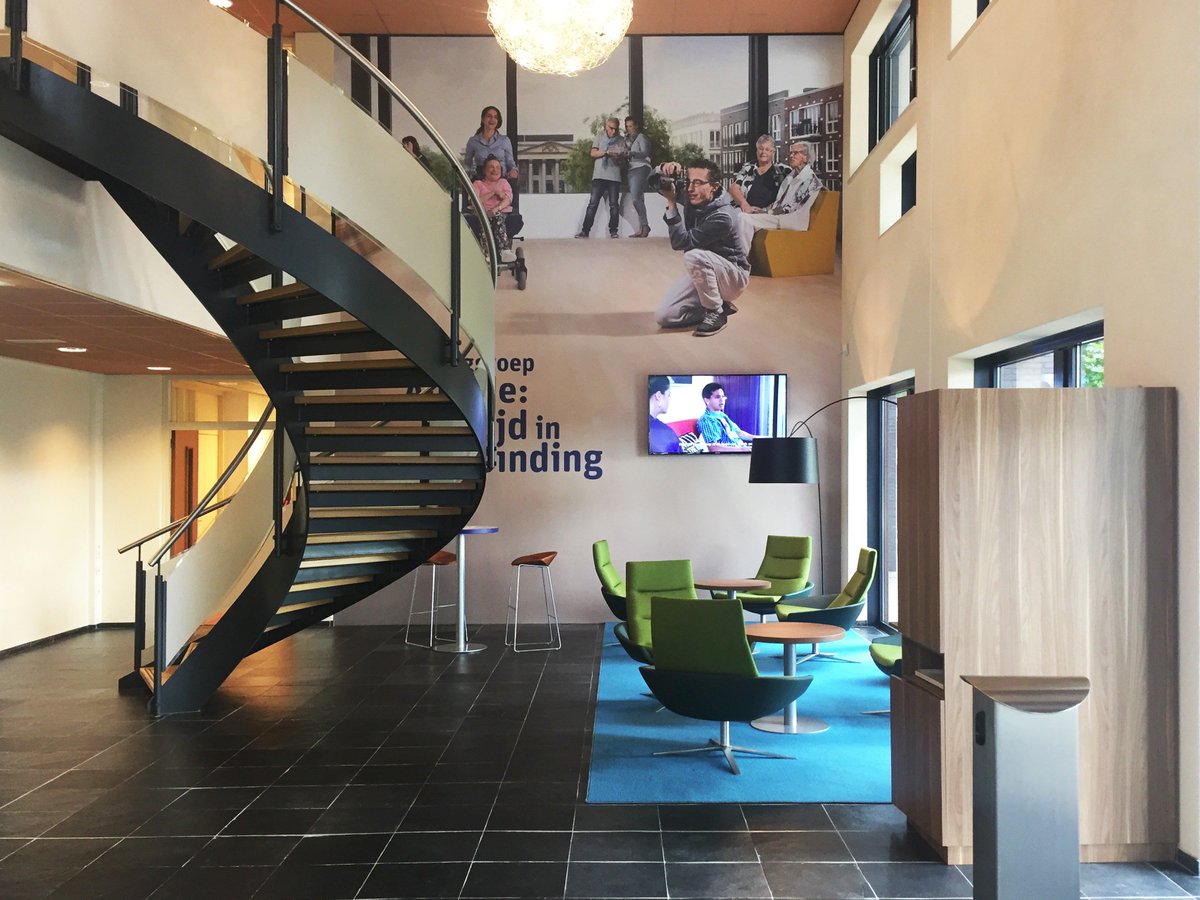 TherecaBV's tweet image. Mooie nieuwe entree bij het hoofdkantoor van Zorggroep Alliade in Heerenveen met veel maatwerk door Thereca Interieurbouw.