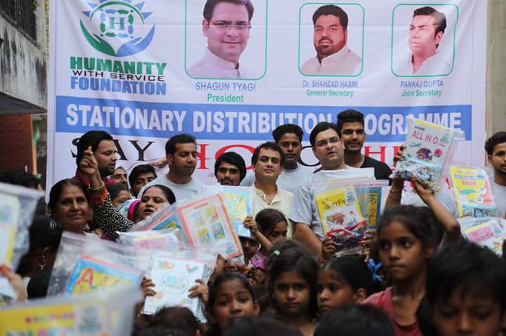 humanity4india's tweet photo. संस्था द्वारा दिल्ली के संगम विहार में किये गये सफल कार्यक्रम की कुछ तस्वीरें @PankajGupta7838 @HarshKalra_ @SanjayAzadSln https://t.co/4KteS923G0
