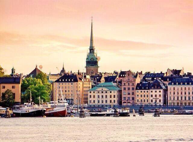 ストックホルム【スウェーデン】
「水の都」、「北欧のヴェネツィア」とも言われる。水の上に浮いているような都市