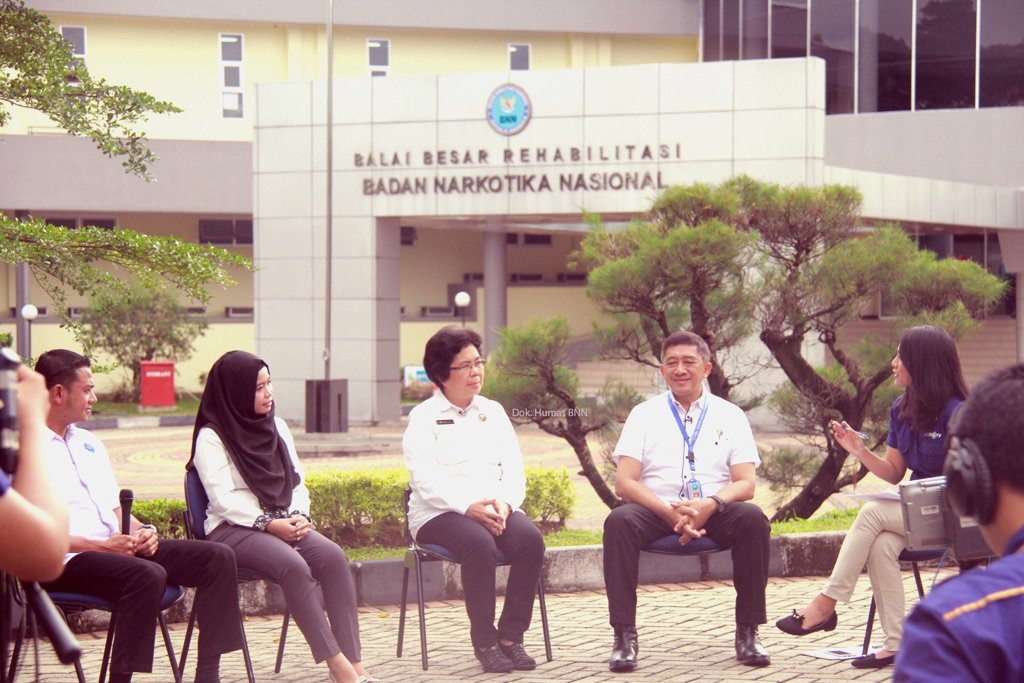 Kepala Balai Besar Rehabilitasi BNN Lido, Sukabumi, Jawa Barat bersama Kabag Huma.... tmi.me/1ffRYM
