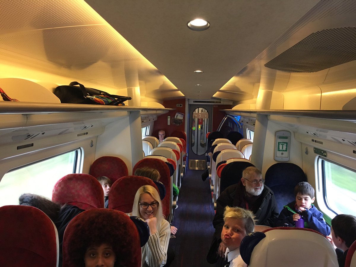 KimichiSchool's tweet photo. @RoyalOperaHouse some excited children looking forward to Barber of Seville #schoolsperformance https://t.co/37FQK6w1P4