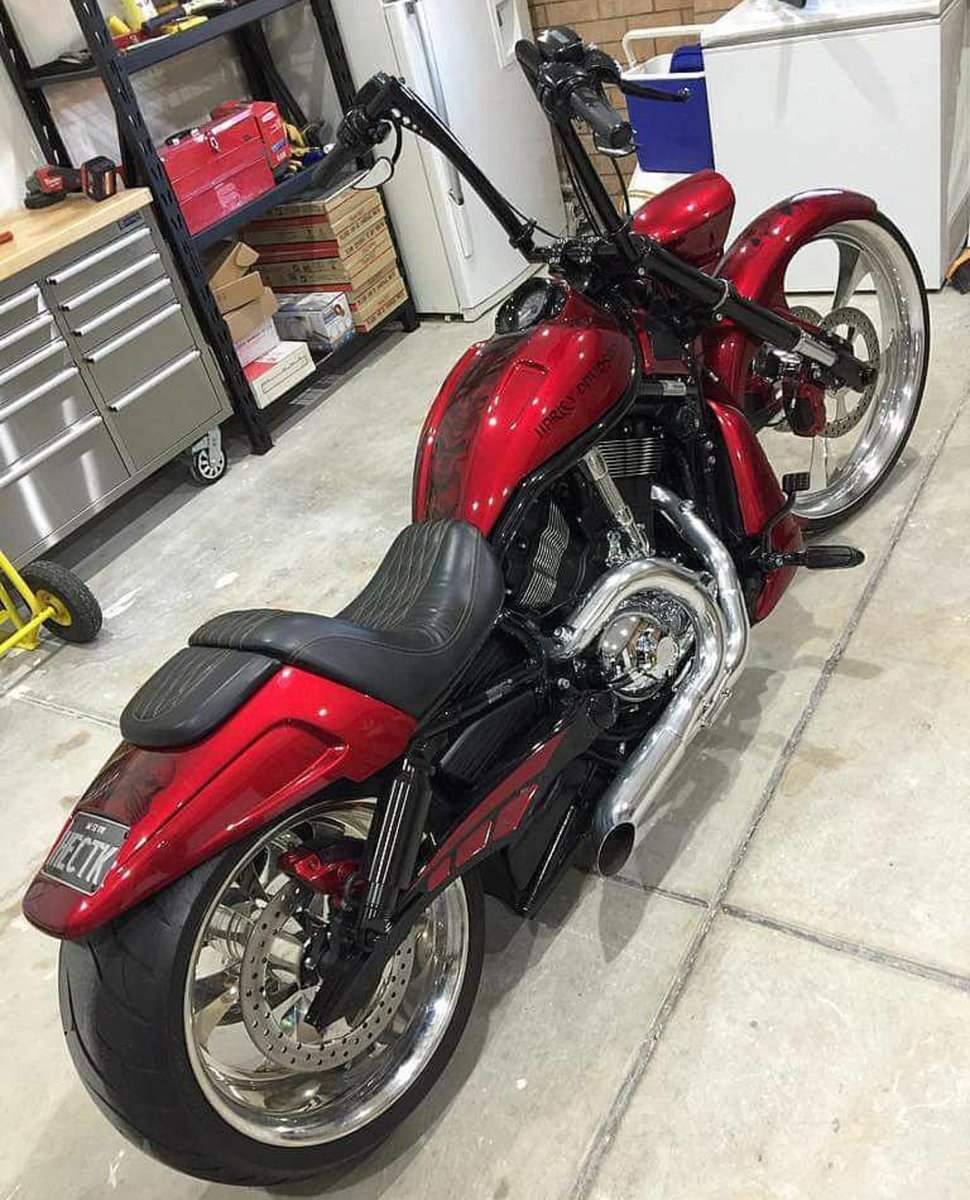 AmrOViper's tweet photo. Why name them #apehangers when they are clearly bunny ears #harley #vrod https://t.co/oH833YDHpH