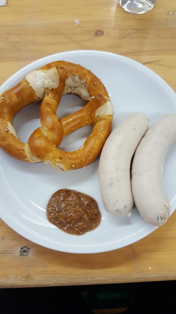 lifeshotnow's tweet photo. 👍Breakfast @bitsandpretzels #bits16 #lifeshot #startup #photo #app #challenge #nofilter #real https://t.co/sVnvTGQZa6 https://t.co/Tmw3yo1ktC