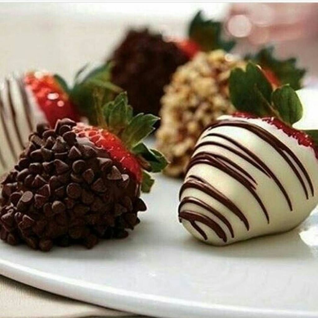 Obsessedwchoc's tweet photo. How nice to do these look?

Photo: @seamos.goldos 🍰👍🍰 #chocolate #strawberry #obsessedwithchocolate #food #foodie https://t.co/0uwER5CRn9
