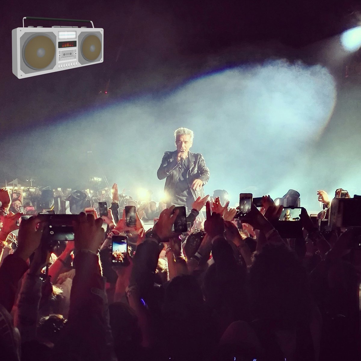 Fedechiro's tweet photo. #ligabue #LigaRockPark #LIGARTL https://t.co/5lwvzzD5az