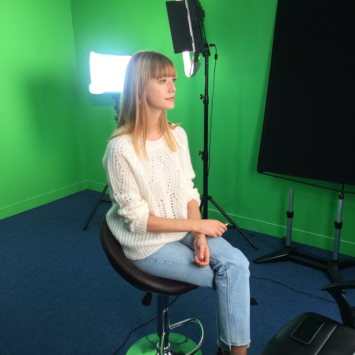 Marie du blog <a href="/into_yourcloset/">Marie</a> est avec nous aujourd'hui pour un petit tournage avec la team <a href="/puretrend/">Puretrend.com</a> !