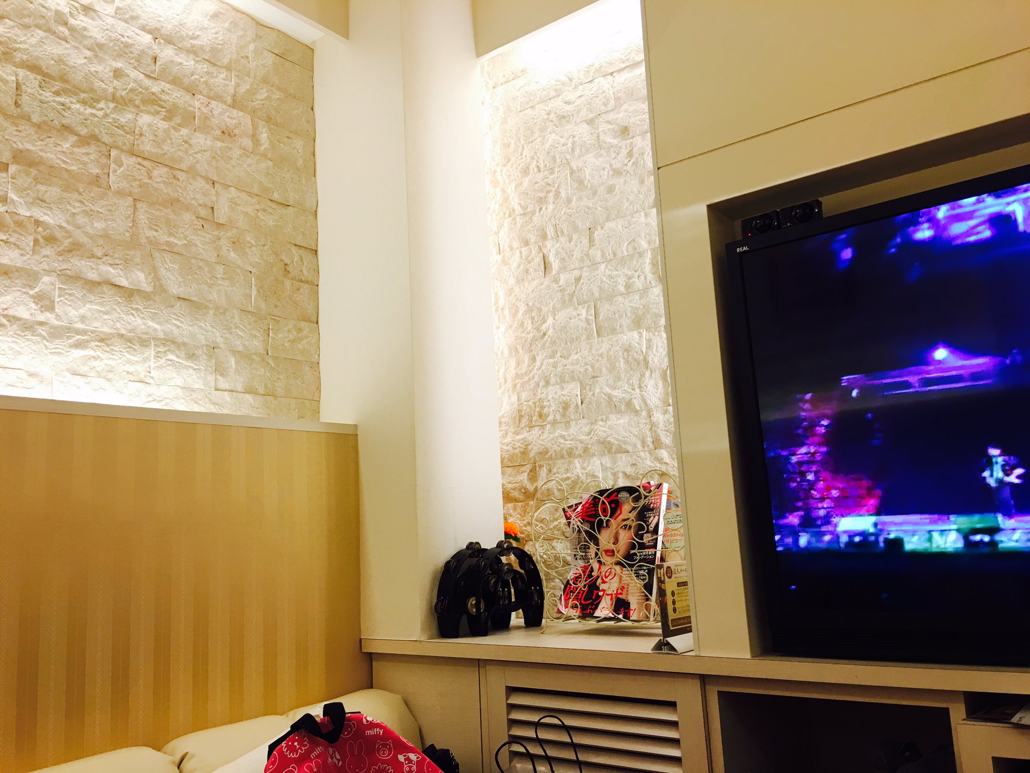 Uzivatel ナツメグ Na Twitteru 2週続けてコートダジュール六本木店 罒 昨日行ったのはおしゃれルームだった 人数で 変わるのかなぁ 雑誌もあったよ