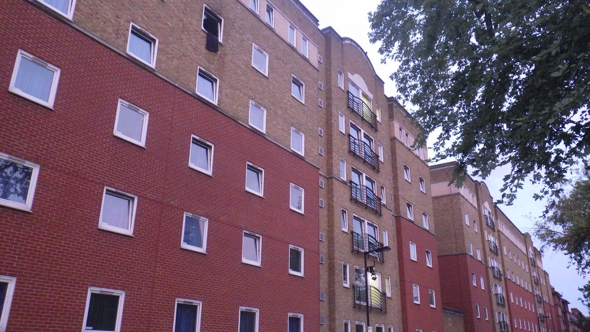 LondonFire's tweet image. #Fresher supporting Gooner's Uni flat was a goner after it was hit by fire. Students follow our advice bit.ly/2cvLM4h