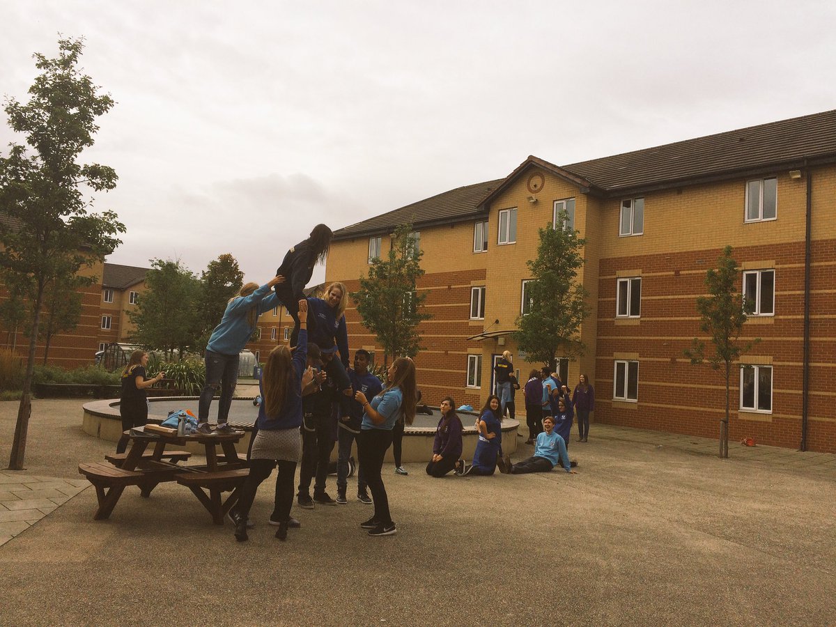 IglooJSnow's tweet photo. Fresher's Week wouldn't be the same without our Freps and Wreps, so it's team building time in the Courtyard. https://t.co/ffdKEGPDcG