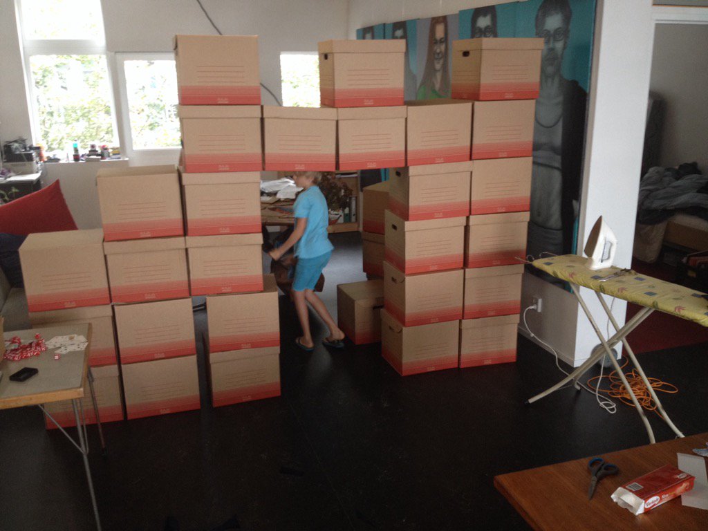 Scratch2015AMS's tweet image. Try out of Minecraft unplugged. Castle door will be double wide to accommodate for #ladyada dress #cmsc2016 Lübeck