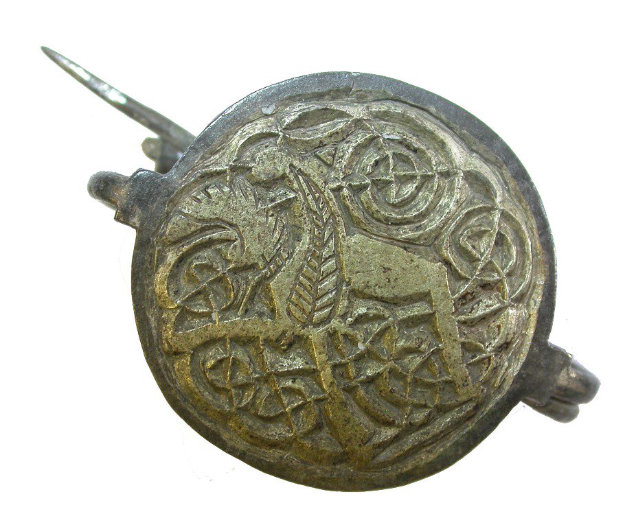 derbymuseums's tweet photo. Did you know the brooch was found in the Anglo Saxon church of St Wystan in Repton and was the site of a Mercian royal abbey? #DMTreasure https://t.co/DZUq40MwbR