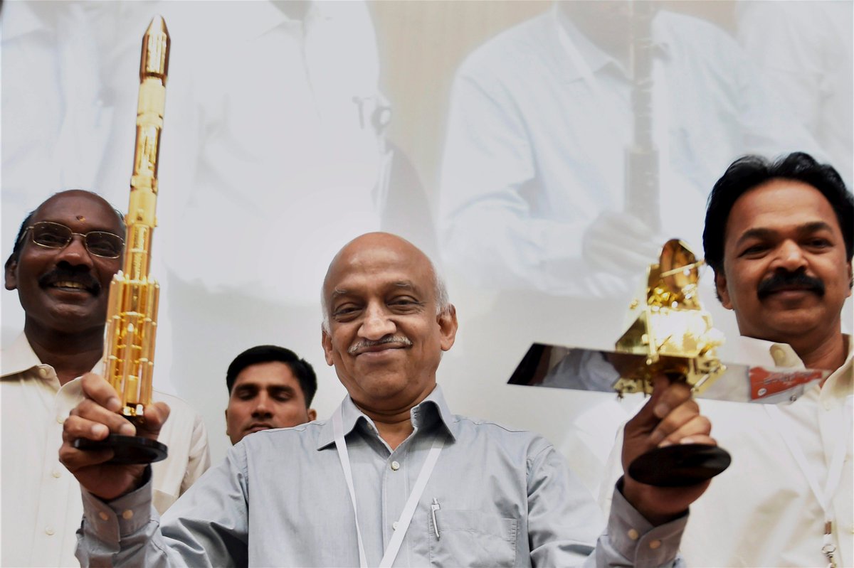 BhavinJethva_'s tweet image. PIB_India: RT airnewsalerts: .isro chairman Kiran Kumar with his team reacts after successful launch of #SCATSAT1 …